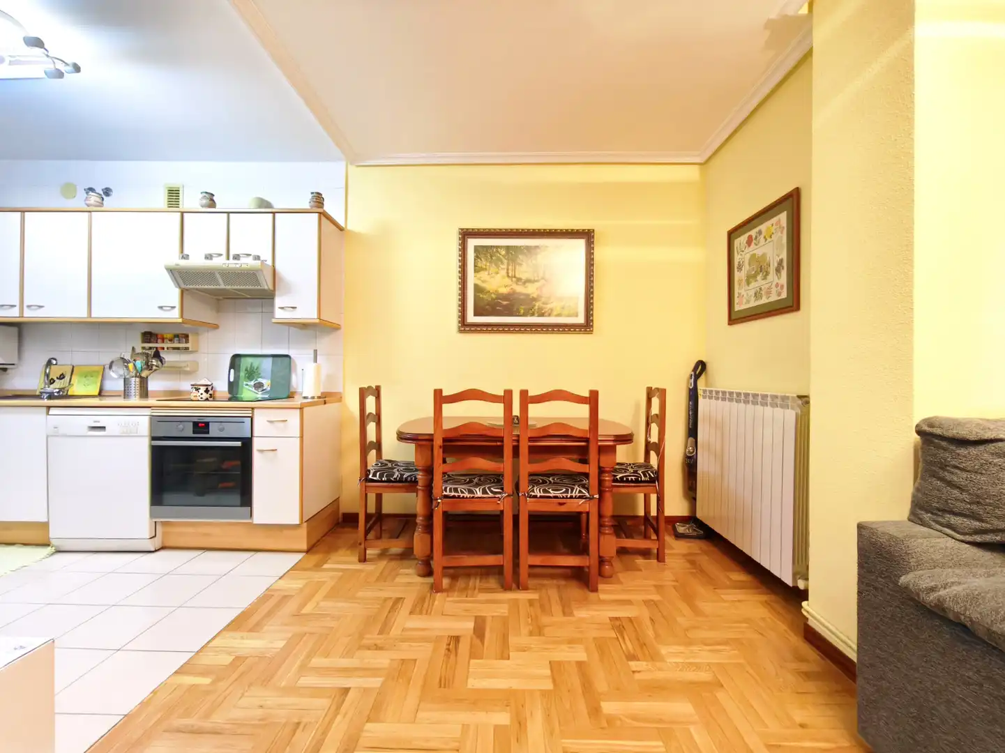 Cuina de Pis en venda en  Logroño amb Calefacció, Parquet i Terrassa