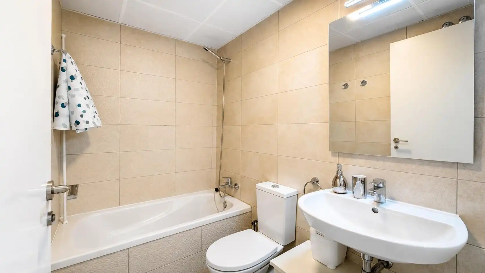 Badezimmer von Wohnung zur Miete in Valencia mit Klimaanlage, Terrasse und Balkon