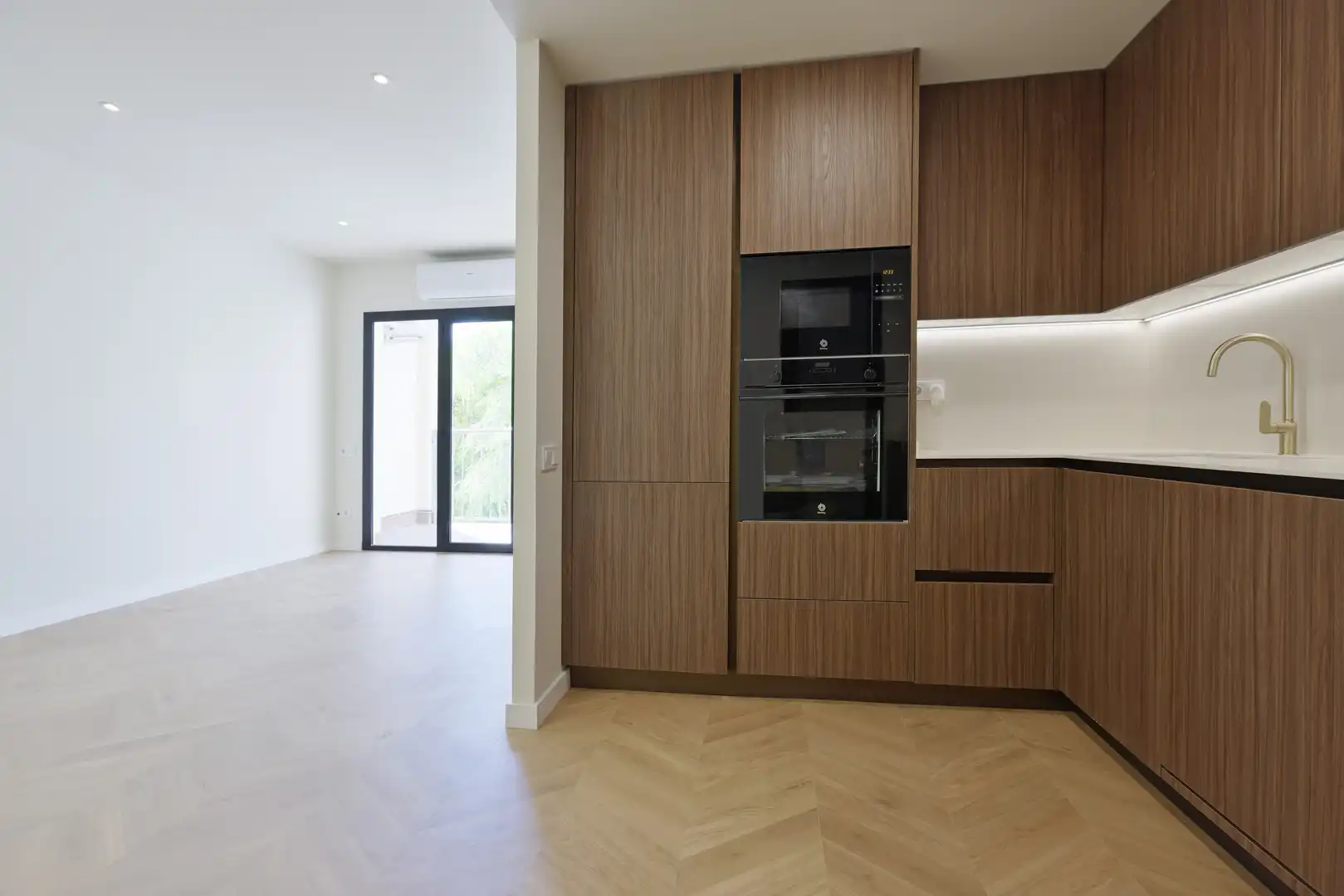 Kitchen of Flat for sale in L'Hospitalet de Llobregat  with Heating, Terrace and Balcony