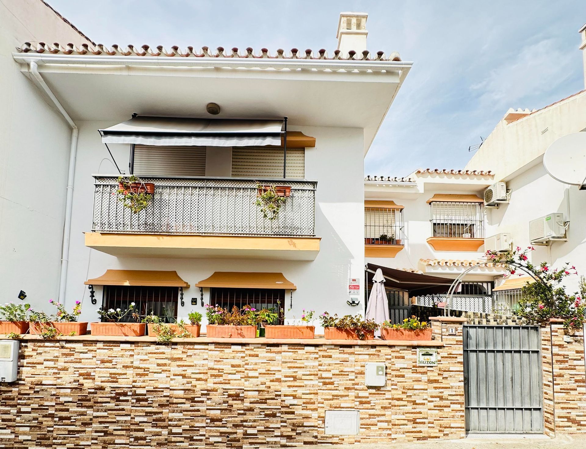 Vista exterior de Casa adosada en venta en Torrox con Aire acondicionado, Jardín privado y Trastero