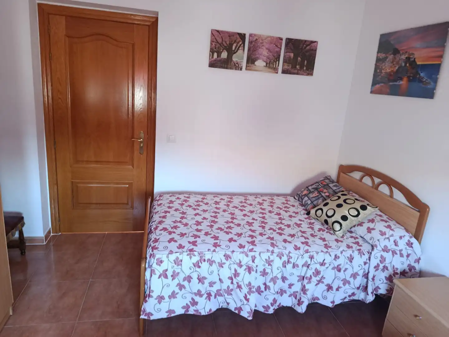 Dormitori de Casa adosada en venda en Mota del Cuervo amb Calefacció, Terrassa i Moblat