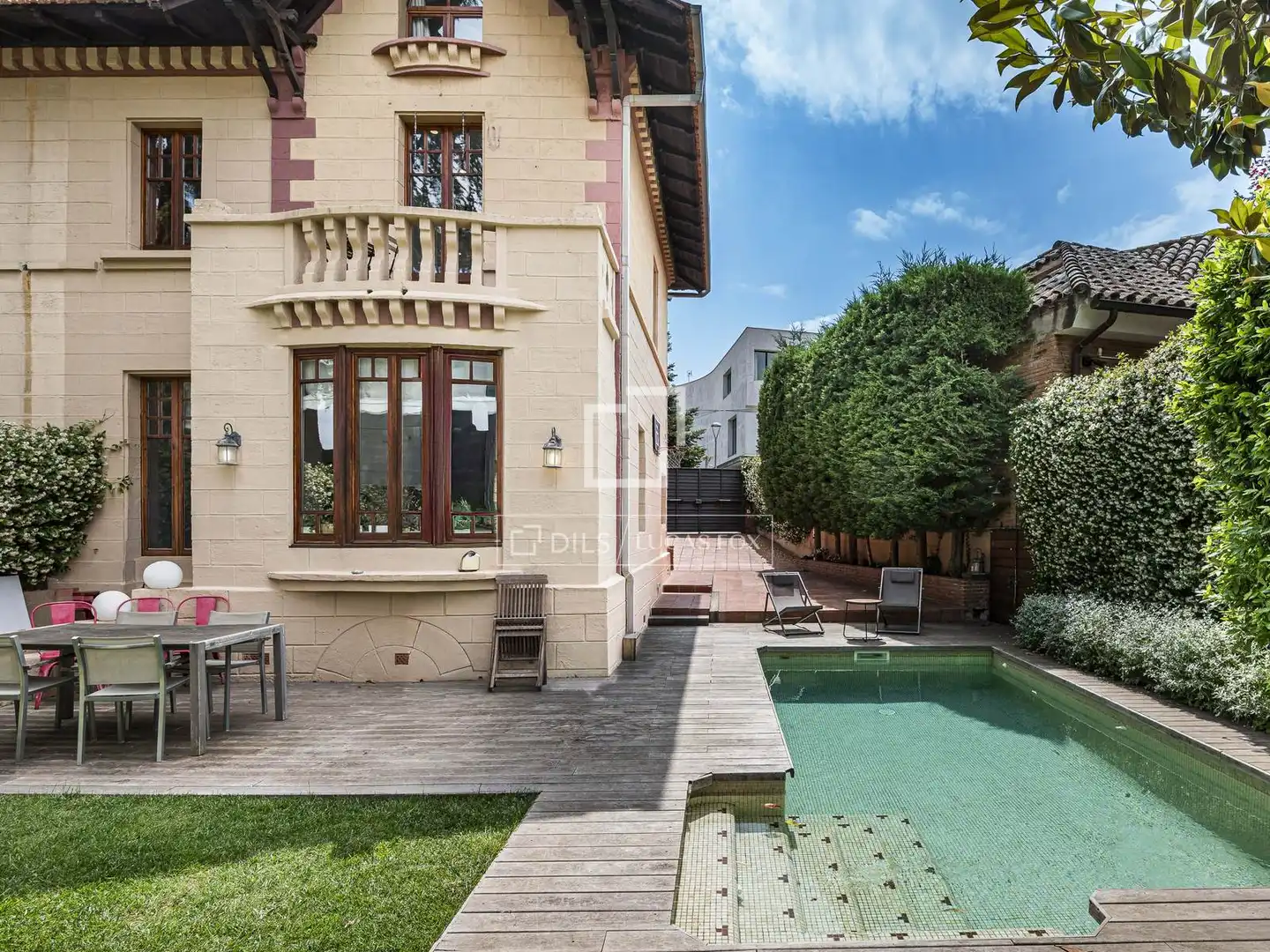 Vista exterior de Casa o xalet en venda en Sant Cugat del Vallès amb Aire condicionat, Calefacció i Piscina