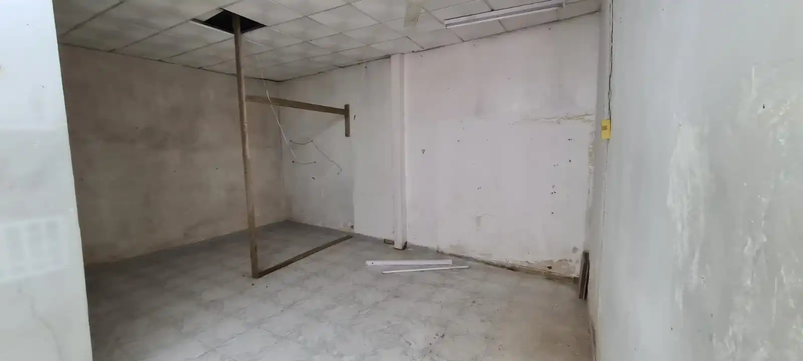 Local comercial de lloguer a Carrer d'Enmig, imagen 6