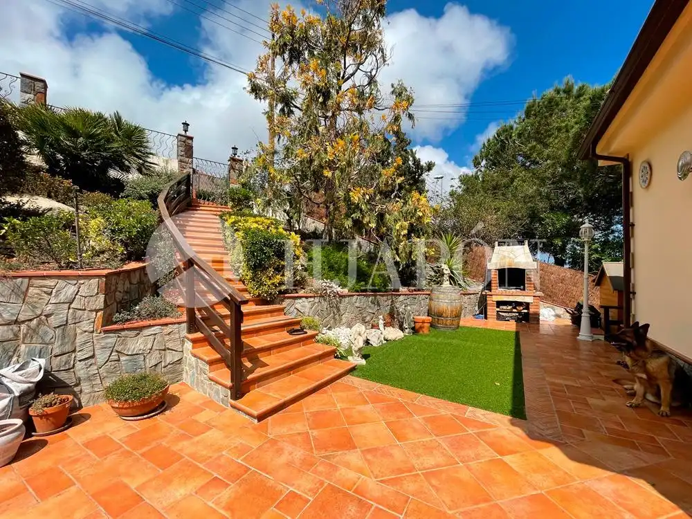 Jardí de Casa o xalet en venda en Alella amb Jardí privat, Terrassa i Traster