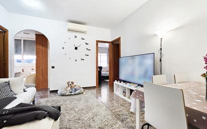 Living room of Flat for sale in  Barcelona Capital  with Air Conditioner and Oven