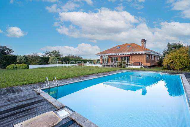 Casa-chalet en Venta en Calle de Navajeda en Sancibrián