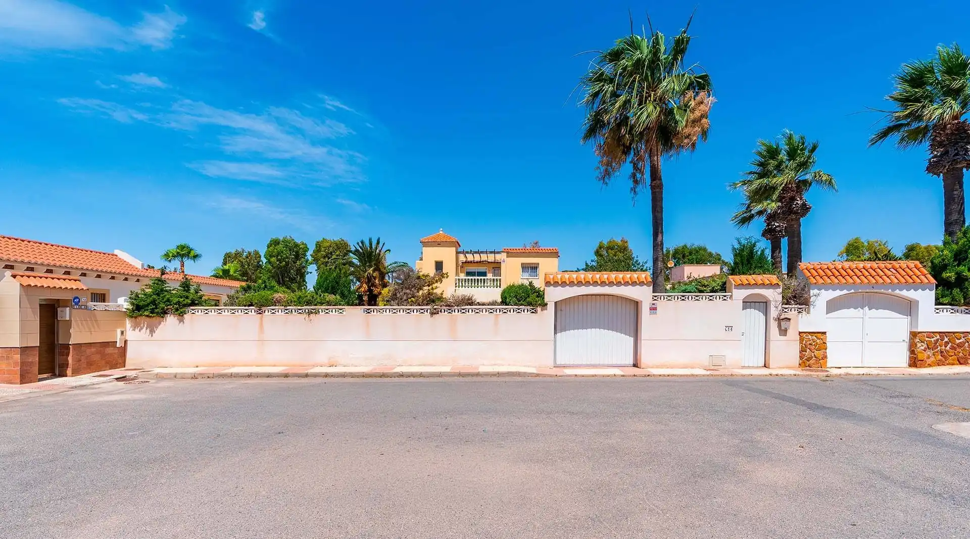Vista exterior de Casa o chalet en venta en Roquetas de Mar con Jardín privado, Terraza y Trastero