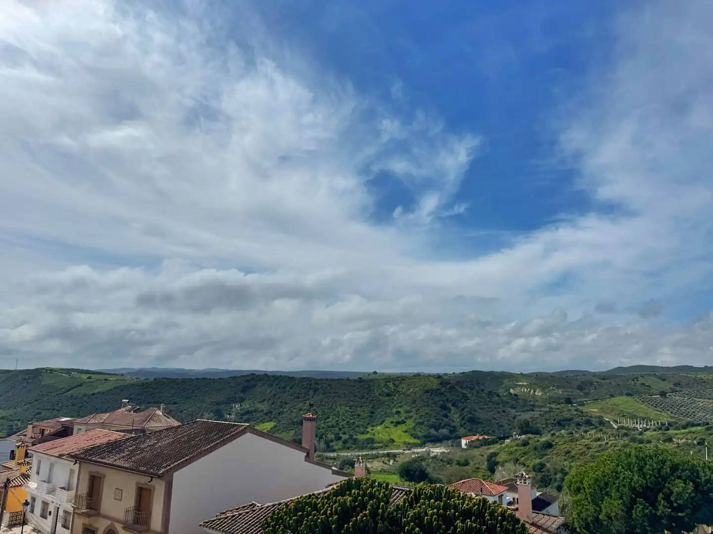 Vista exterior de Casa adosada en venda en Manilva amb Aire condicionat, Terrassa i Moblat