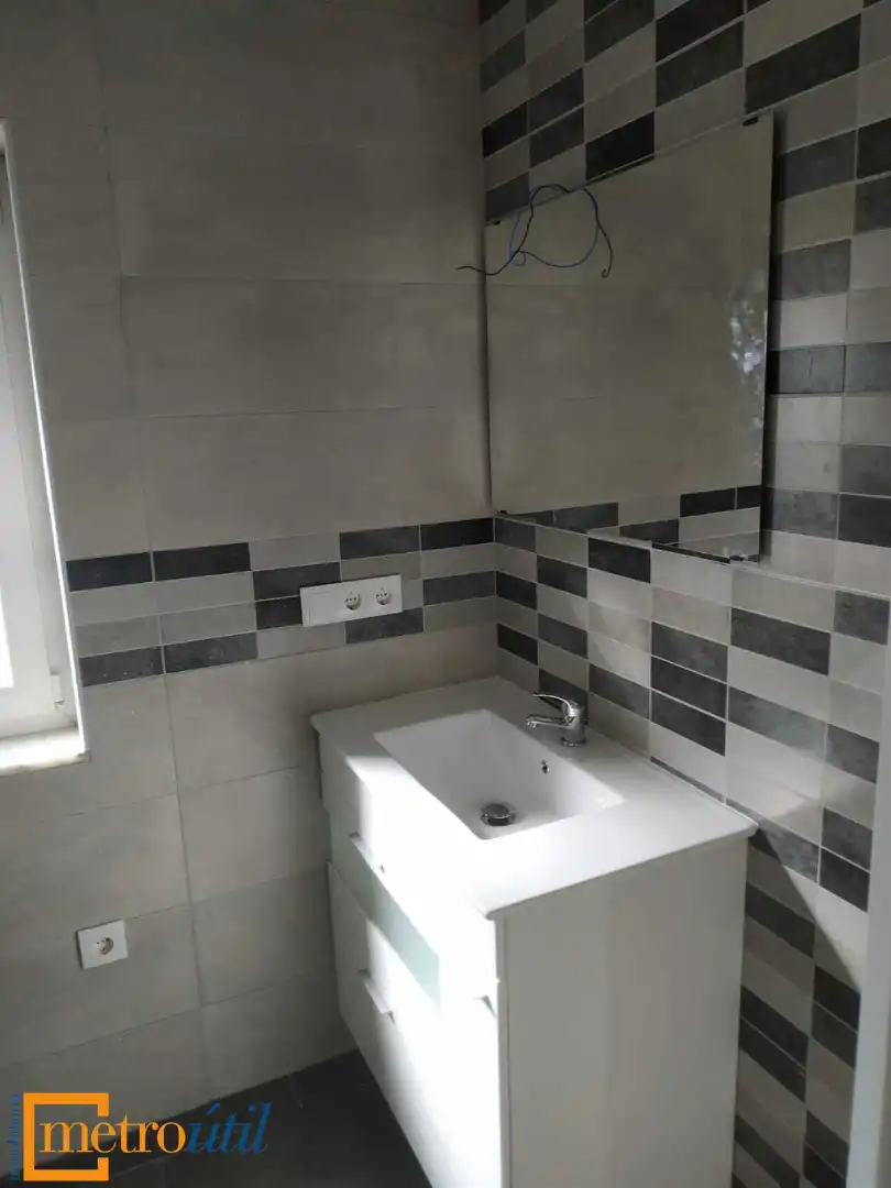 Bathroom of Flat for sale in Salamanca  with Heating, Parquet flooring and Balcony