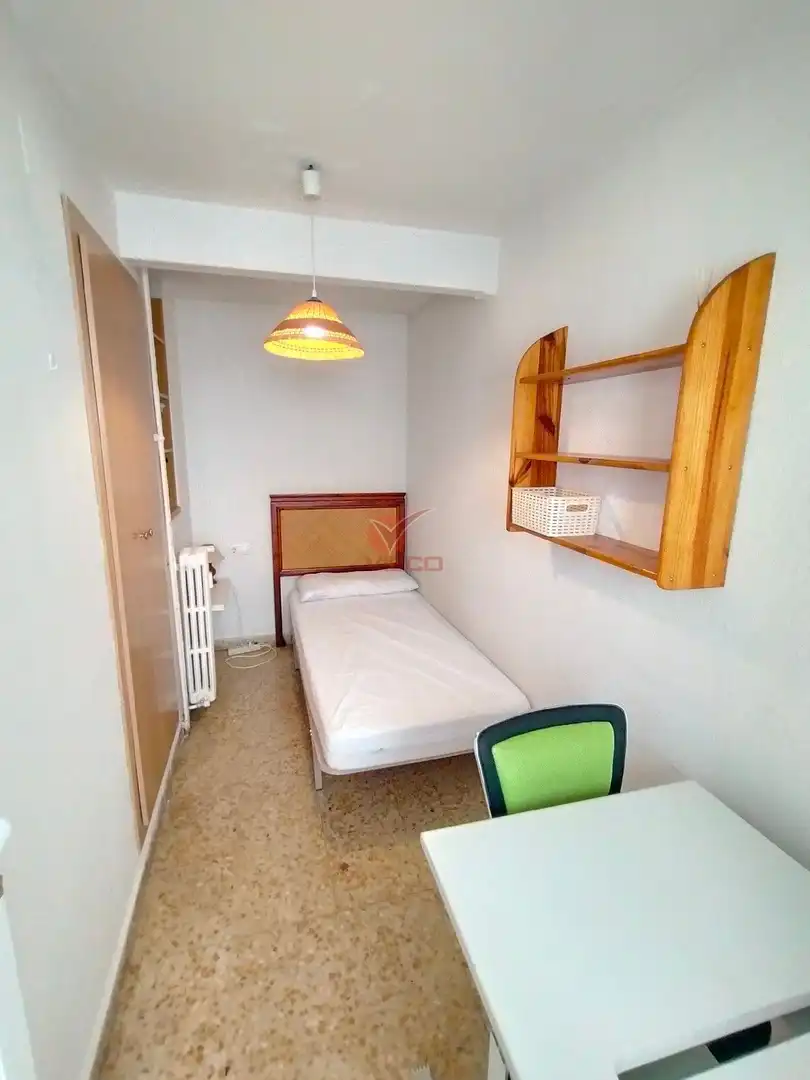 Habitación de Piso de alquiler en Cuenca con Calefacción, Terraza y Amueblado