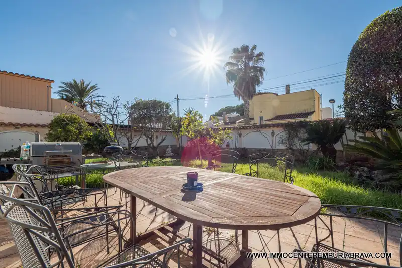 Jardín de Casa o chalet en venta en Empuriabrava con Aire acondicionado, Calefacción y Jardín privado