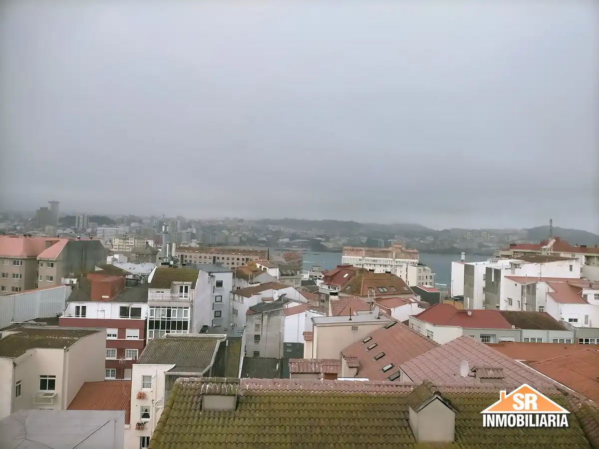 Vista exterior de Piso de alquiler en A Coruña Capital  con Calefacción, Amueblado y Horno