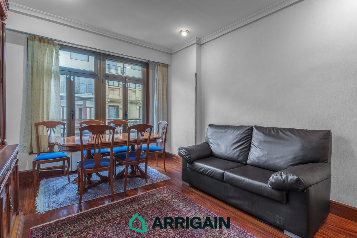 Living room of Flat for sale in Donostia - San Sebastián   with Heating, Oven and Washing machine