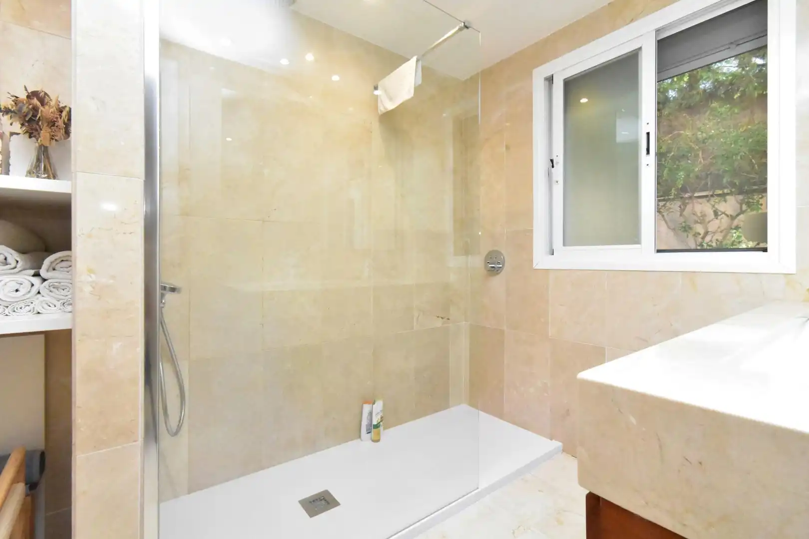Baño de Planta baja en venta en  Palma de Mallorca con Aire acondicionado, Calefacción y Jardín privado
