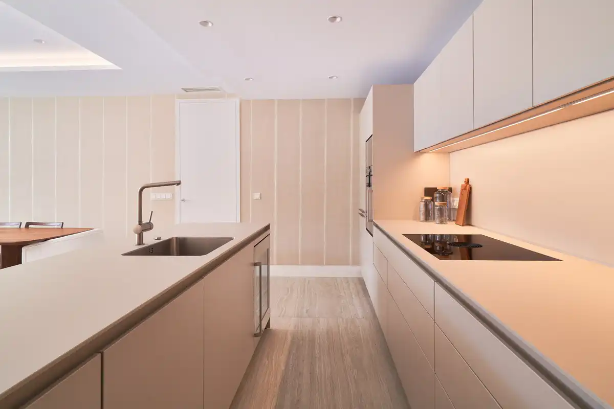 Flat with pool for sale in Estepona - Estepona,Centro,Avenida Juan Carlos I, imagen 7