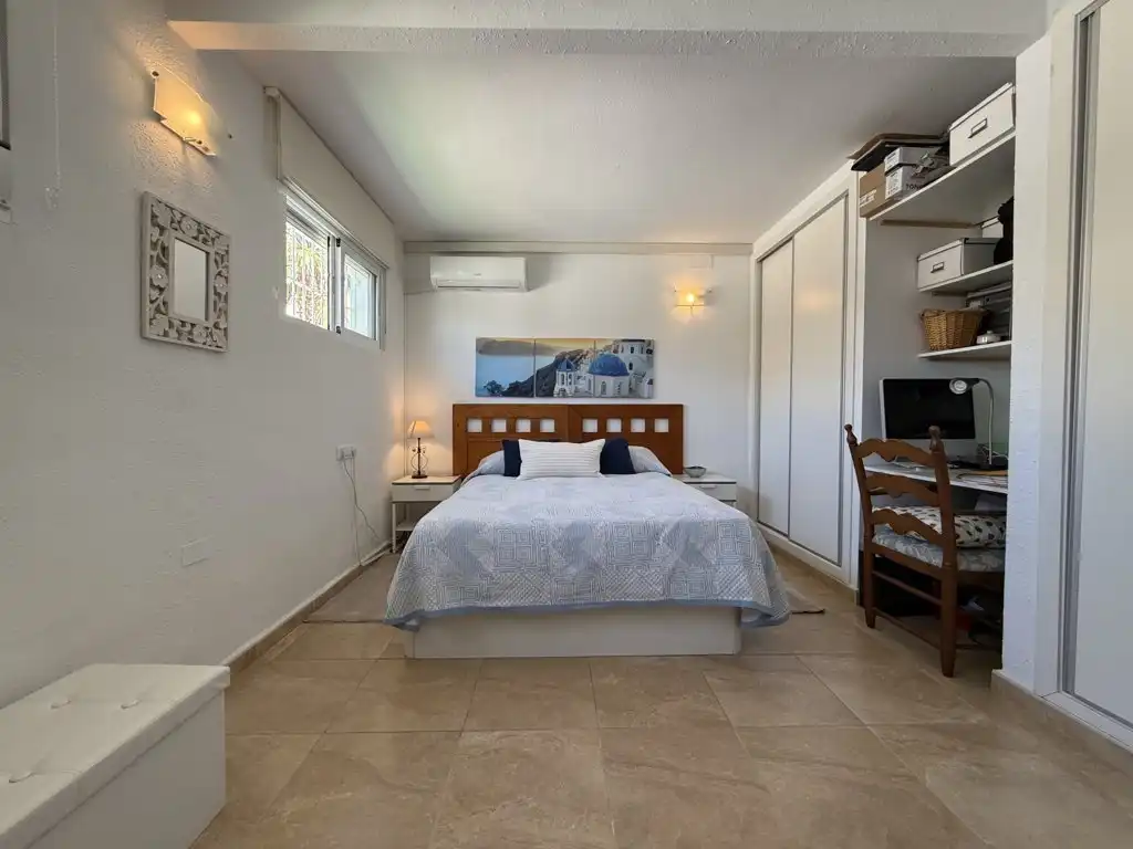 Dormitori de Casa o xalet en venda en Orihuela amb Aire condicionat, Moblat i Rentadora