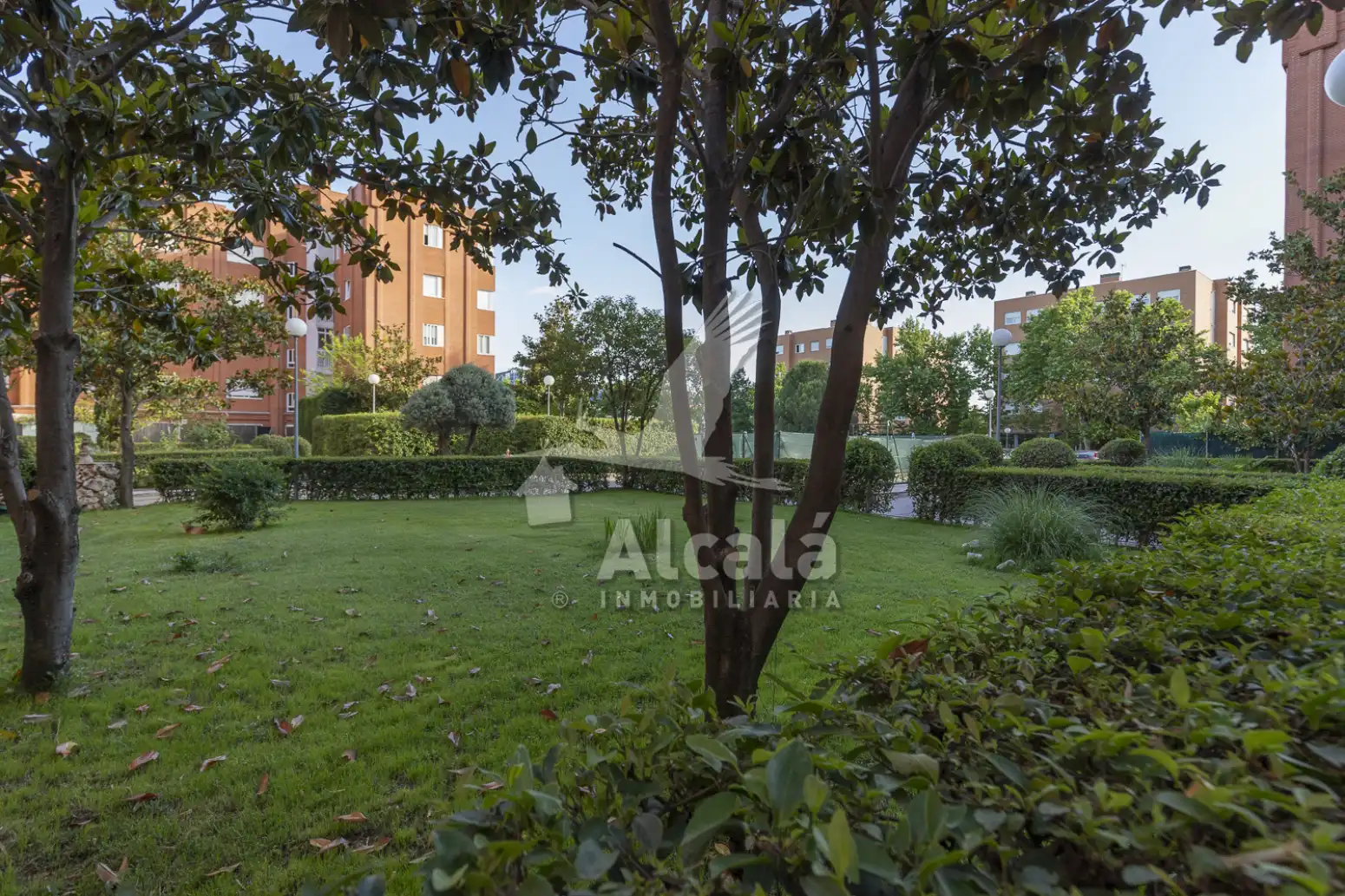 Jardín de Piso en venta en Alcalá de Henares con Aire acondicionado, Calefacción y Trastero
