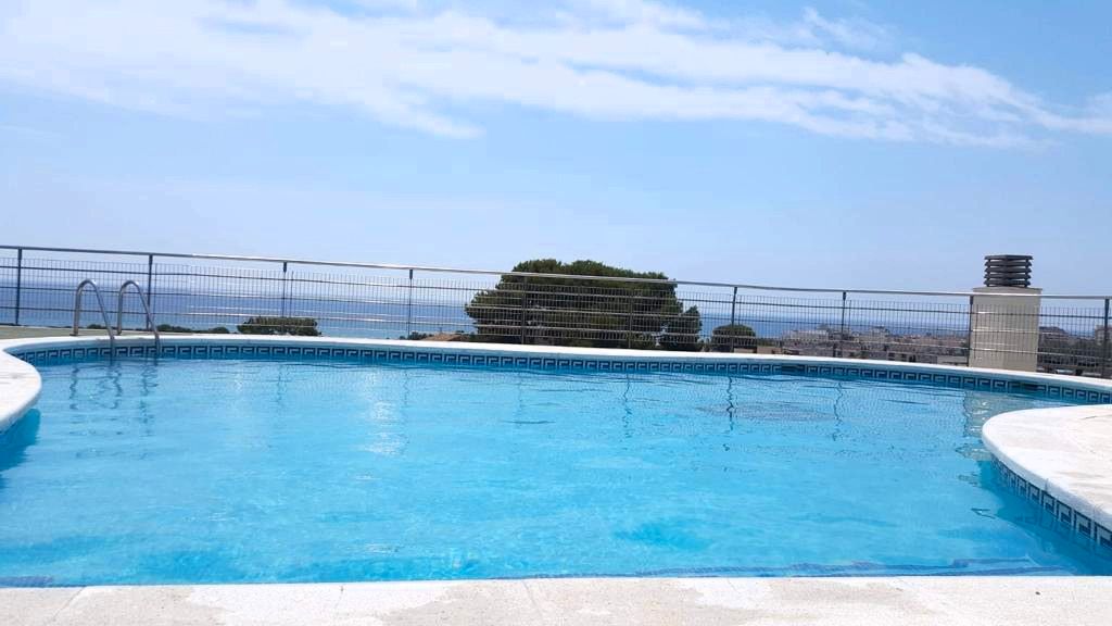 Piscina de Apartament de lloguer en Torredembarra amb Calefacció, Terrassa i Moblat