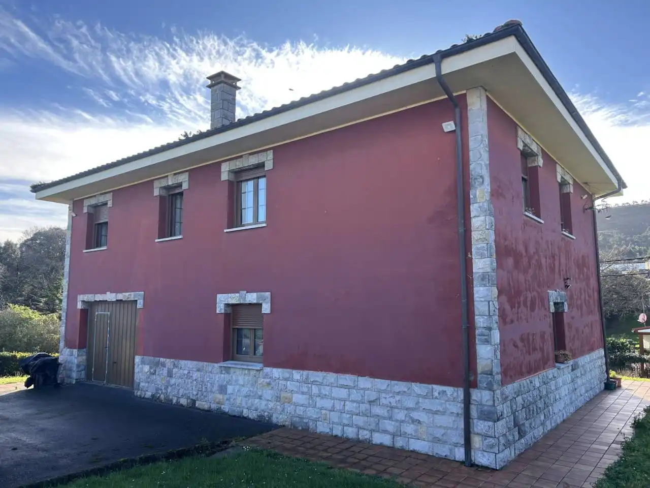 Außenansicht von Haus oder Chalet zum Verkauf in Llanes mit Heizung, Privatgarten und Terrasse