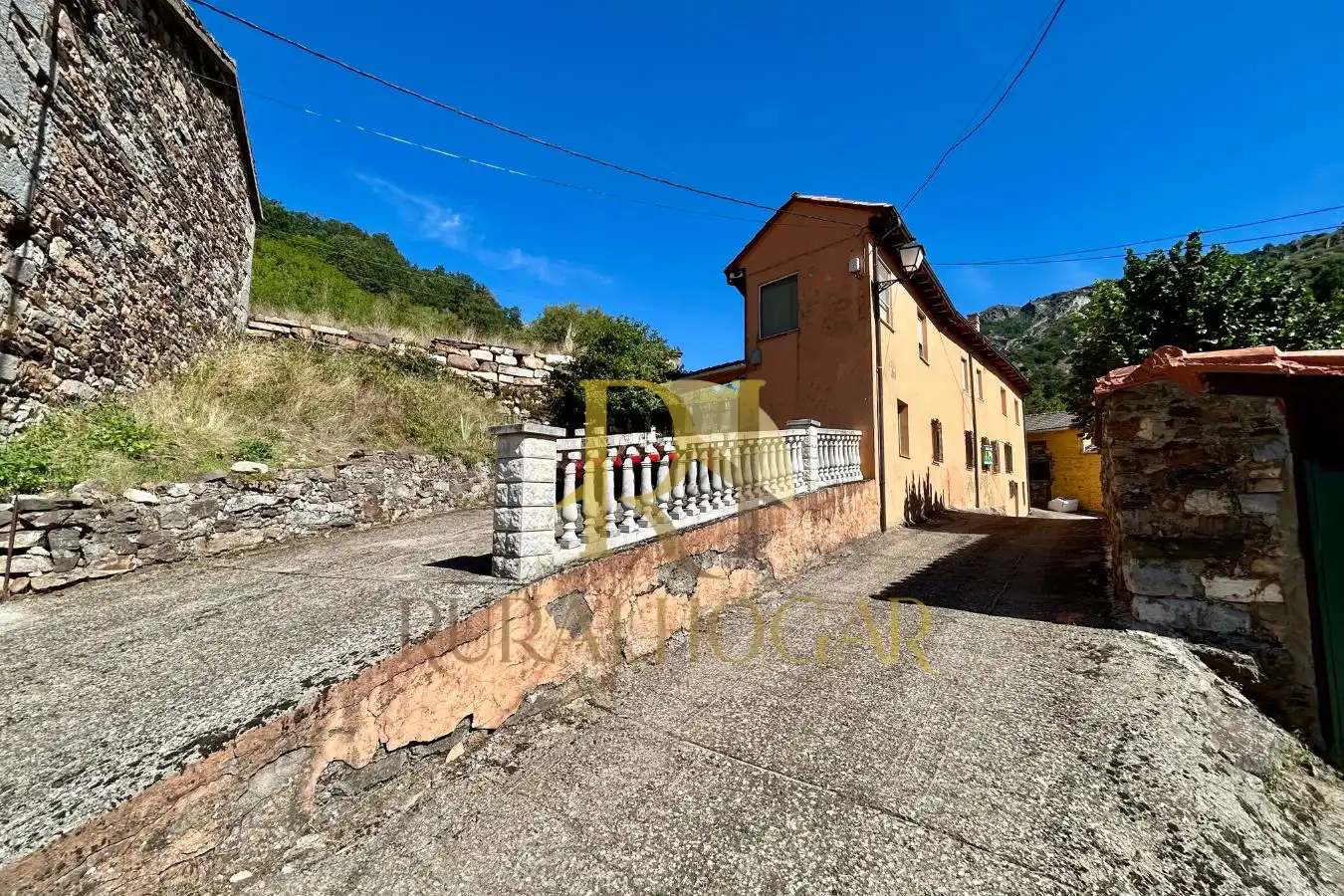 Exterior view of Houses for sale in Cármenes