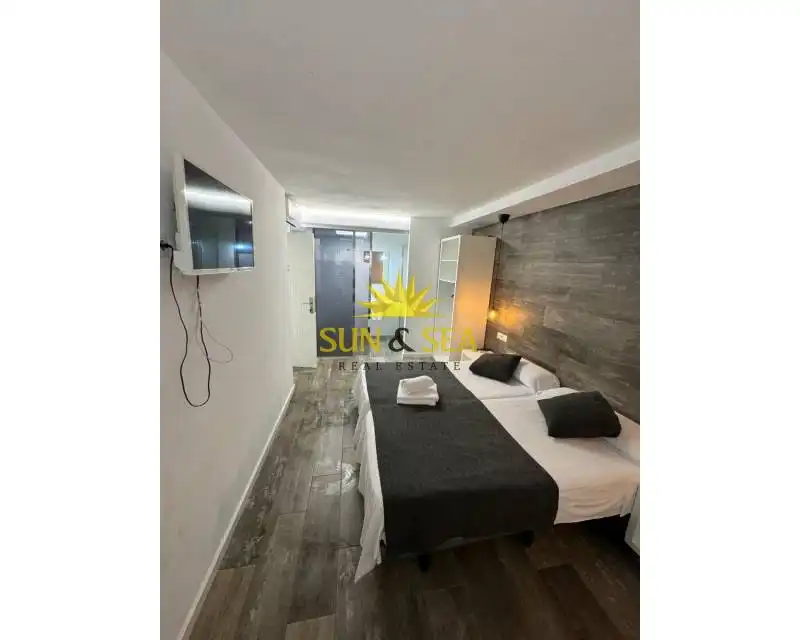 Habitación de Edificio en venta en Santa Pola