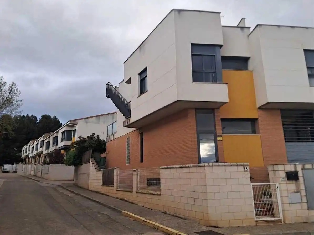 Adossat amb jardí en venda a Avenida VALENCIA, imagen 42