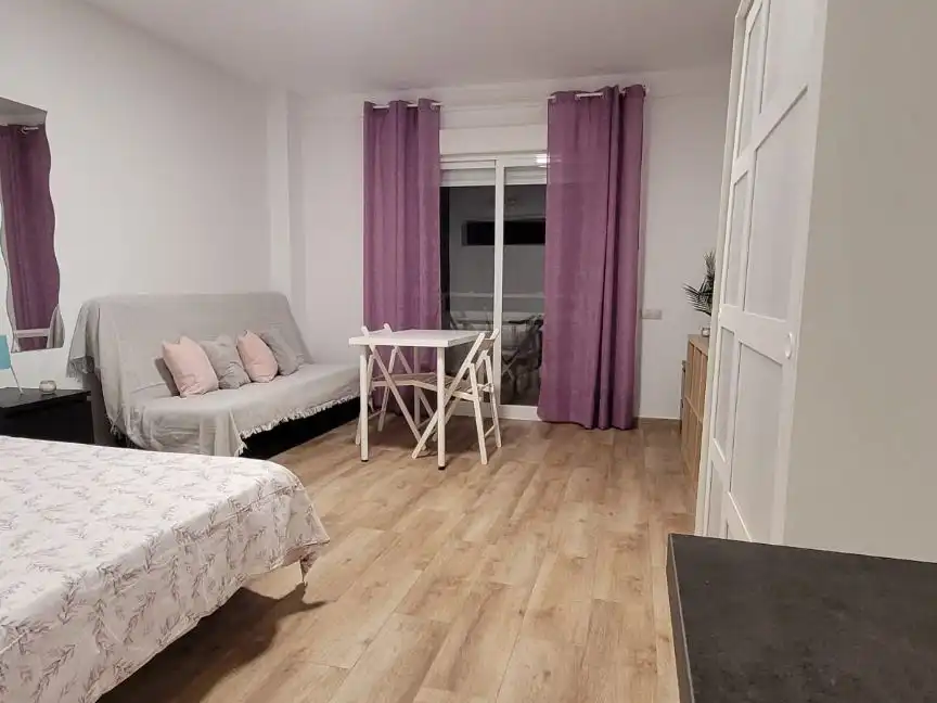 Schlafzimmer von Wohnung zur Miete in Roquetas de Mar mit Klimaanlage, Terrasse und Balkon