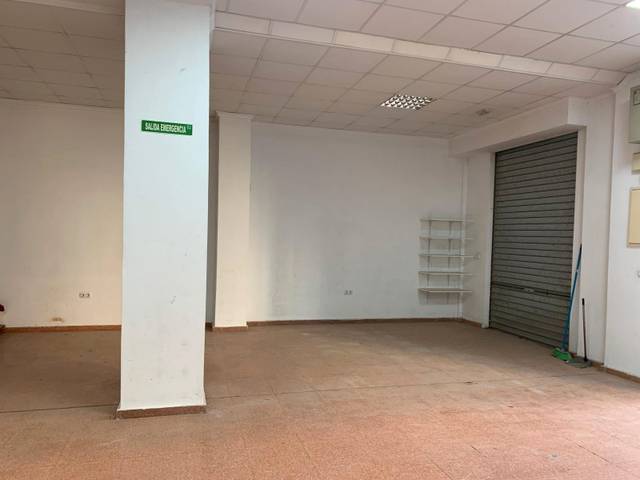 Local comercial en Alquiler en Sutullena