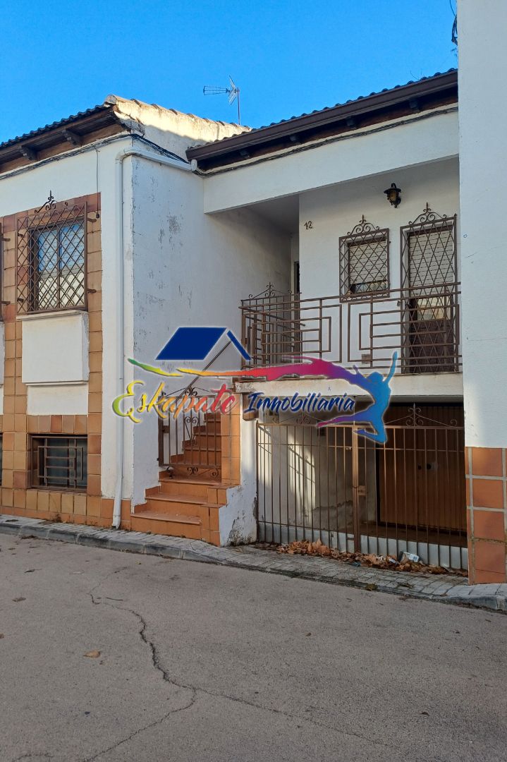 Vista exterior de Casa adosada en venda en Villacañas amb Calefacció, Terrassa i Traster