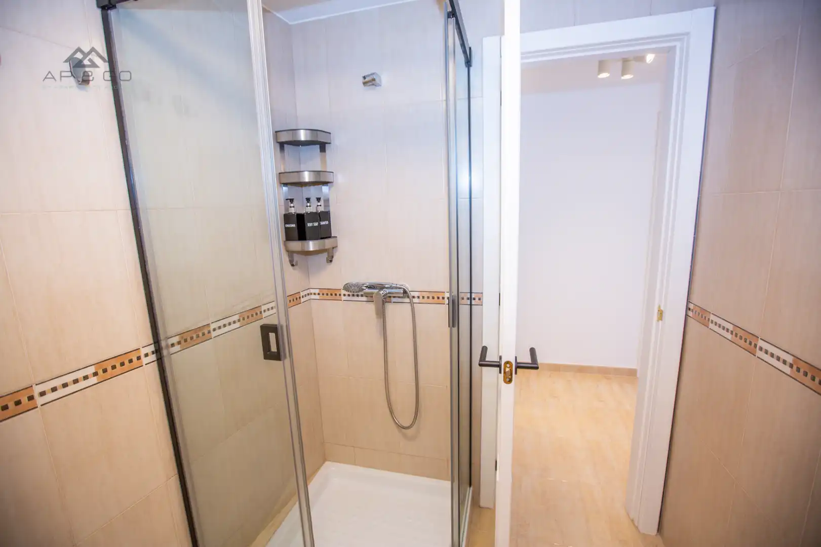 Badezimmer von Dachboden zur Miete in Almuñécar mit Klimaanlage, Terrasse und Möbliert