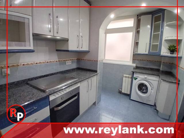 Piso en Alquiler en Avenida de San Sebastián en Parque Roma - Coronas