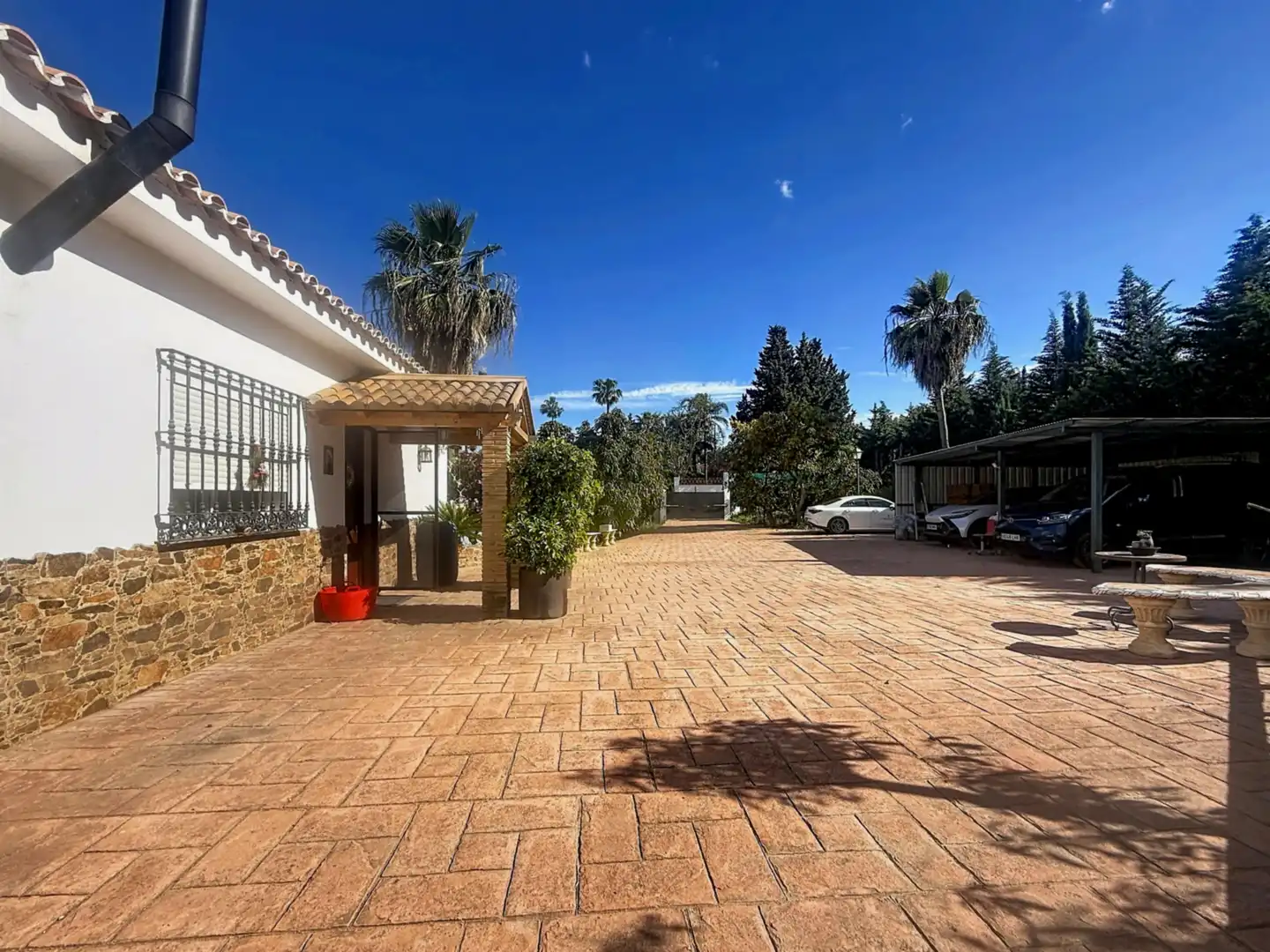 Exterior view of Houses for sale in Estepona  with Air Conditioner, Private garden and Terrace