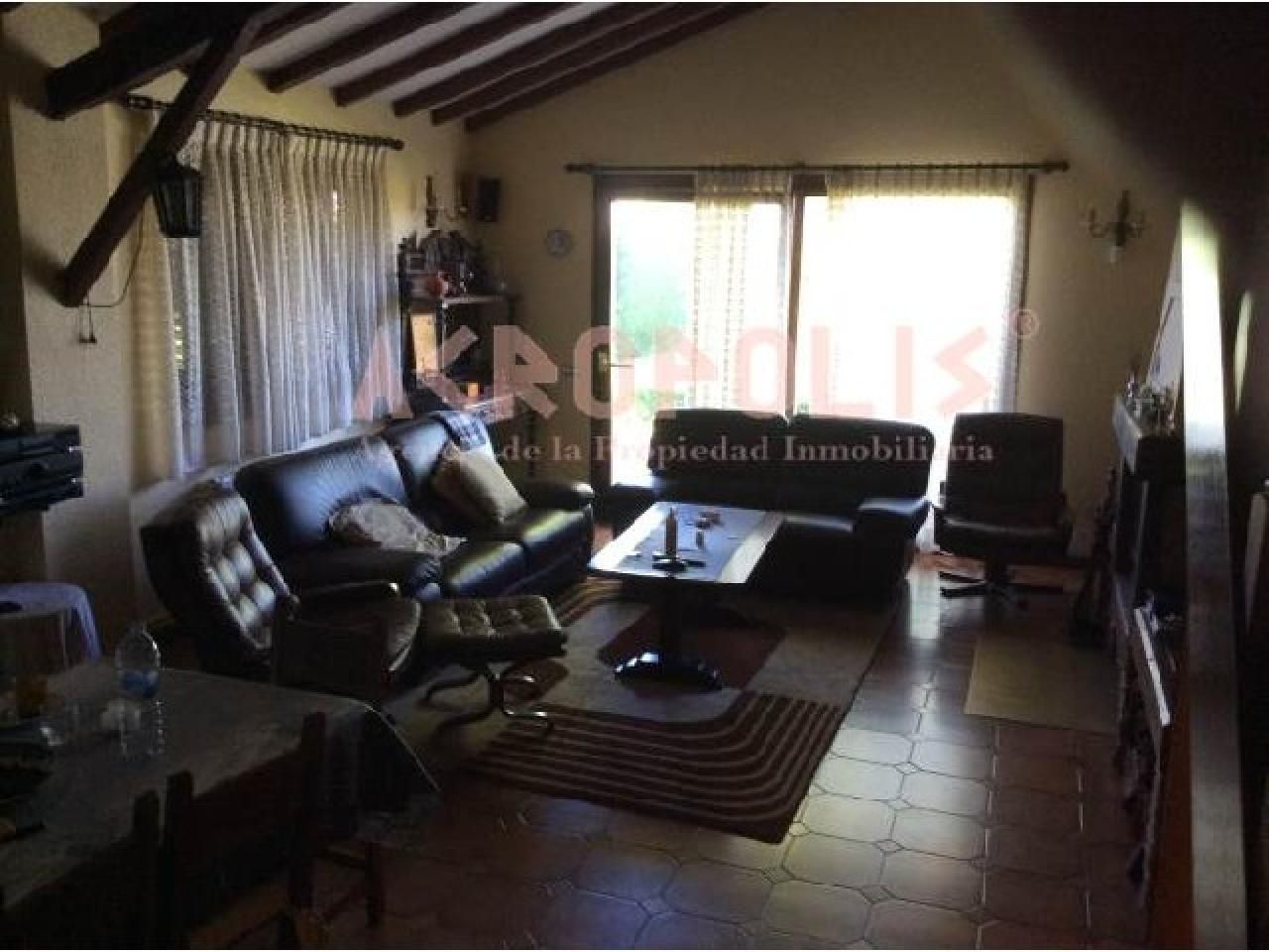Sala d'estar de Casa o xalet en venda en San Miguel del Valle amb Calefacció i Piscina