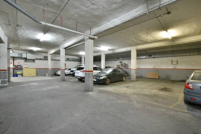 Garaje en Venta en Cornellà de Llobregat - CR ESPLUGUES en La Gavarra