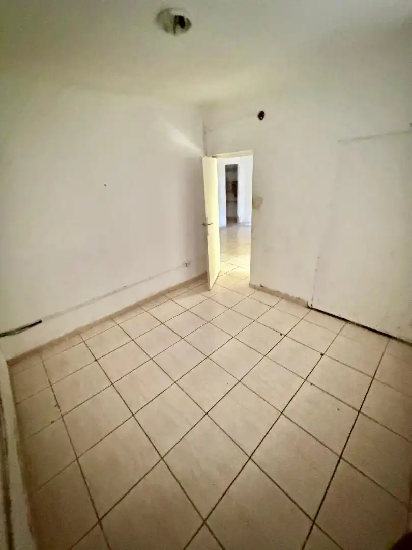 Wohnung zum Verkauf in Girona mit Balkon und Alarm