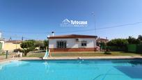 Vista exterior de Casa o xalet en venda en Alcalá de Guadaira amb Aire condicionat i Piscina