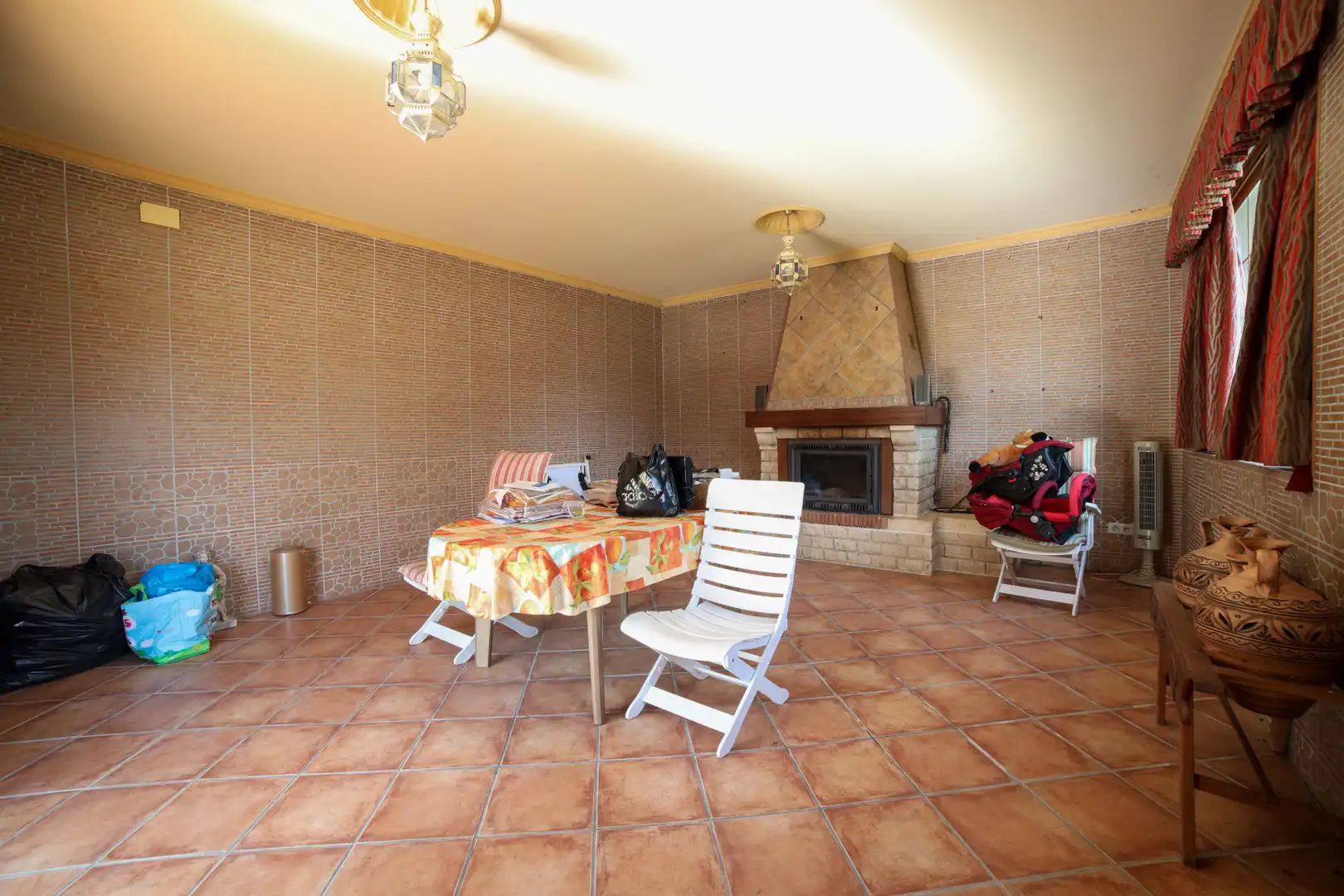 Sala d'estar de Casa o xalet en venda en Arroyomolinos (Madrid) amb Aire condicionat, Calefacció i Jardí privat