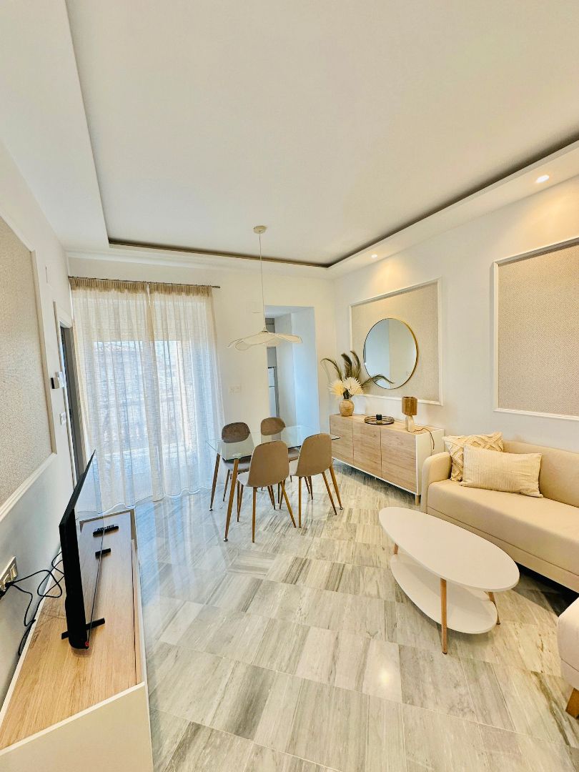 Living room of Flat for rent in  Granada Capital  with Air Conditioner, Heating and Terrace