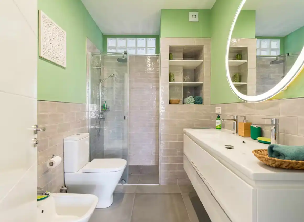 Bany de Apartament de lloguer en Las Palmas de Gran Canaria amb Aire condicionat, Calefacció i Parquet