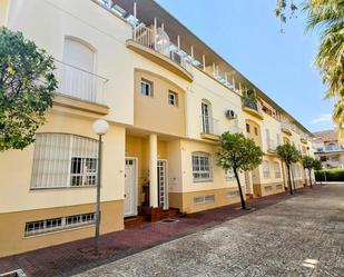 Vista exterior de Casa adosada en venda en Jerez de la Frontera amb Aire condicionat, Terrassa i Balcó