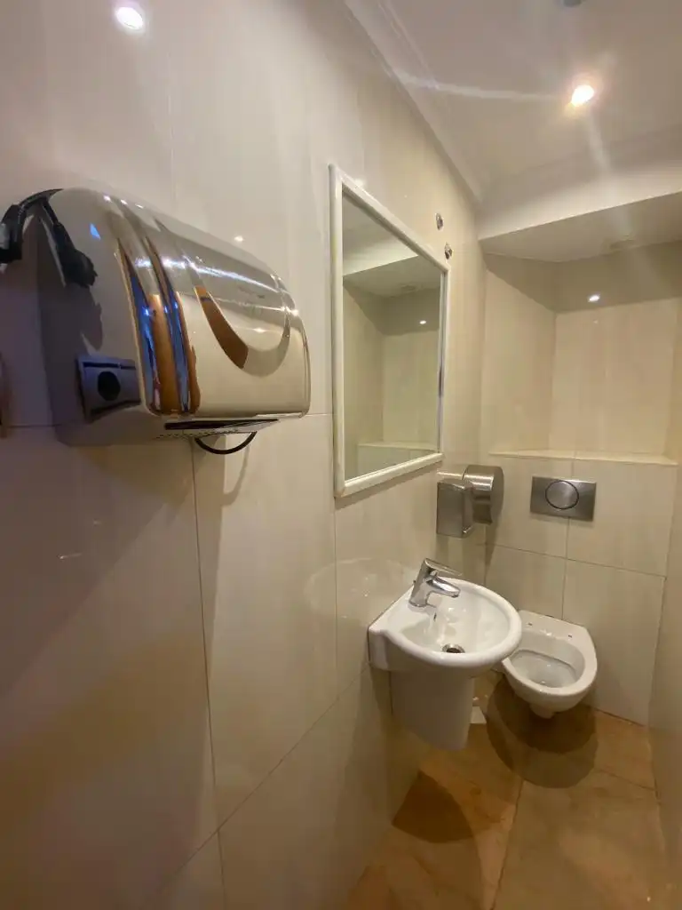 Baño de Local en venta en Alcoy / Alcoi con Aire acondicionado y Amueblado