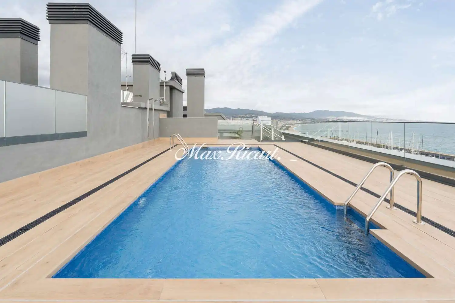 Piscina de Ático de alquiler en Barcelona con Aire acondicionado, Calefacción y Terraza