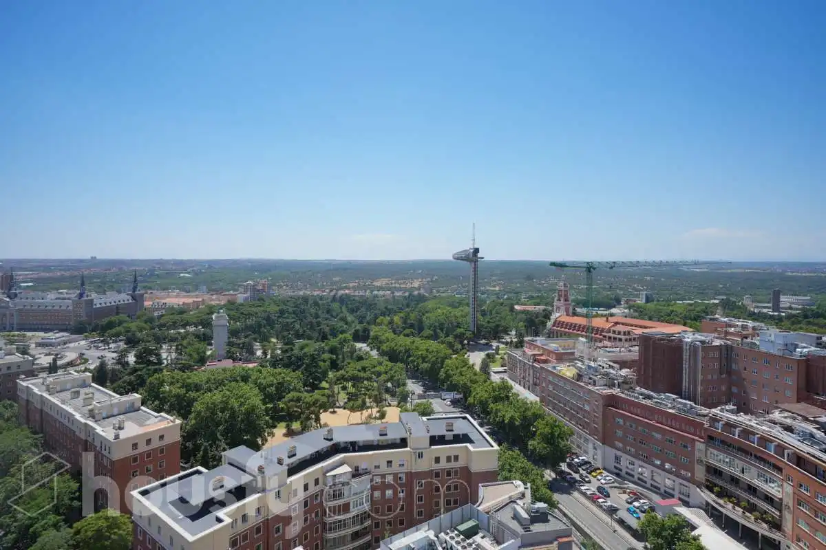 Außenansicht von Wohnung zum Verkauf in Madrid mit Klimaanlage, Heizung und Terrasse