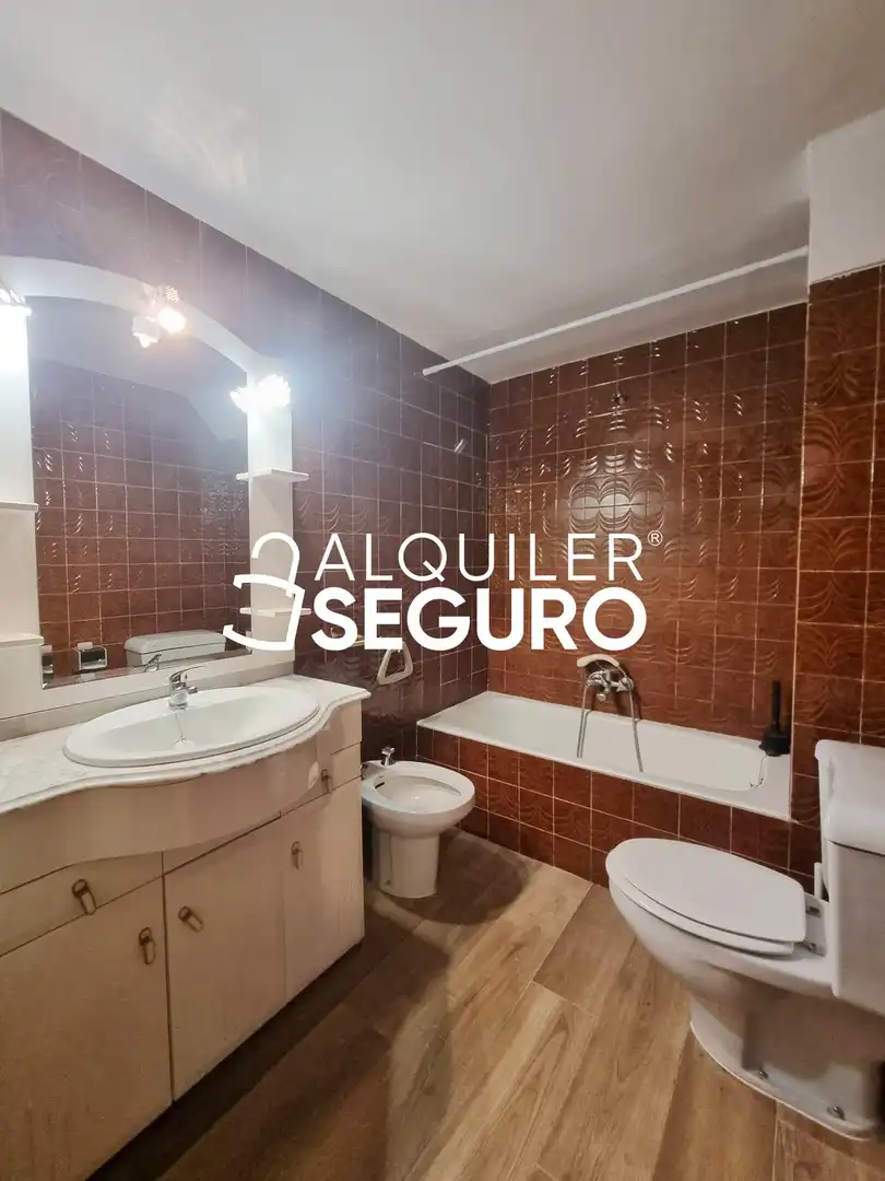 Bany de Pis de lloguer en Cercedilla amb Calefacció, Terrassa i Piscina