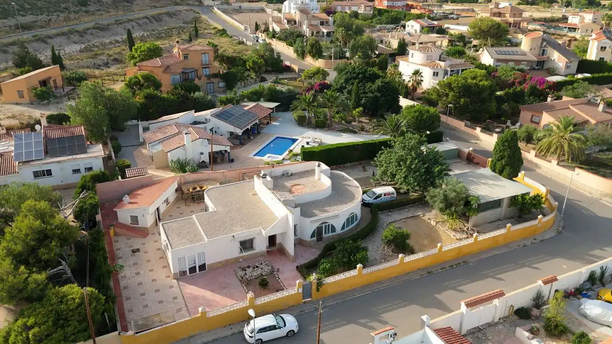 Vista exterior de Casa o xalet en venda en Mutxamel amb Aire condicionat, Calefacció i Jardí privat