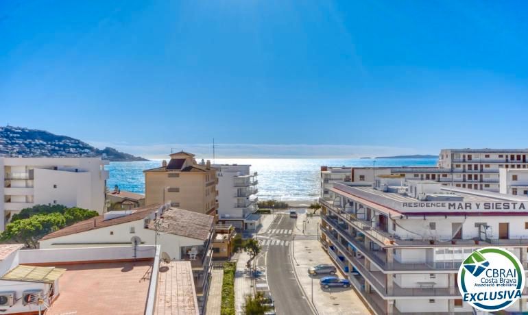 Vista exterior de Pis en venda en Roses amb Aire condicionat, Calefacció i Terrassa