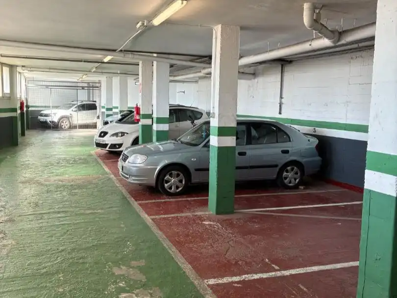 Parking de Local en venta en Santa Coloma de Gramenet con Terraza