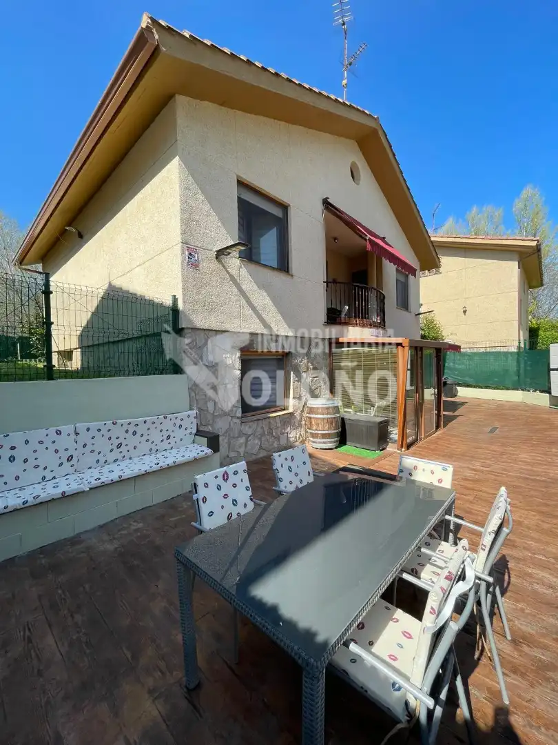 Terrassa de Casa o xalet en venda en Anguciana amb Aire condicionat, Calefacció i Jardí privat