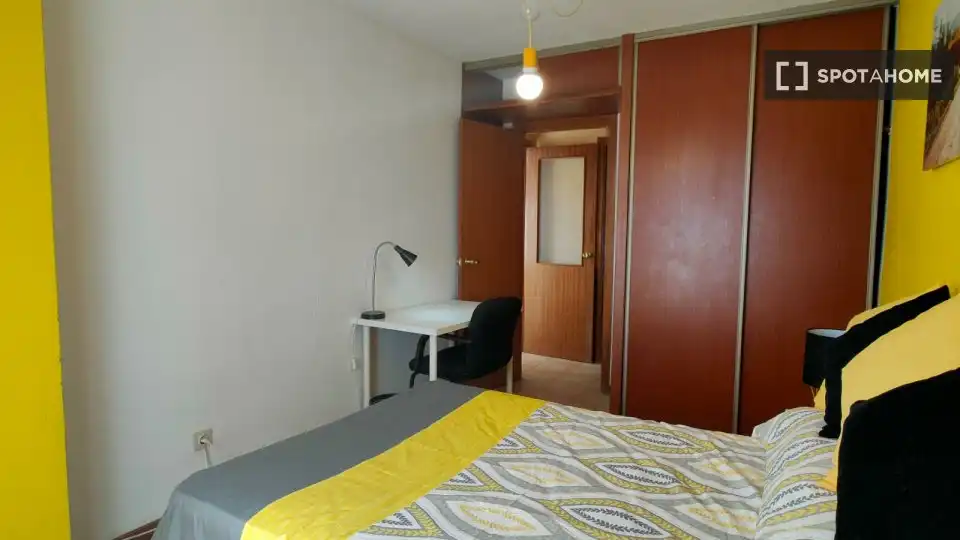 Schlafzimmer von Wohnung zur Miete in Alcalá de Henares mit Klimaanlage, Heizung und Möbliert