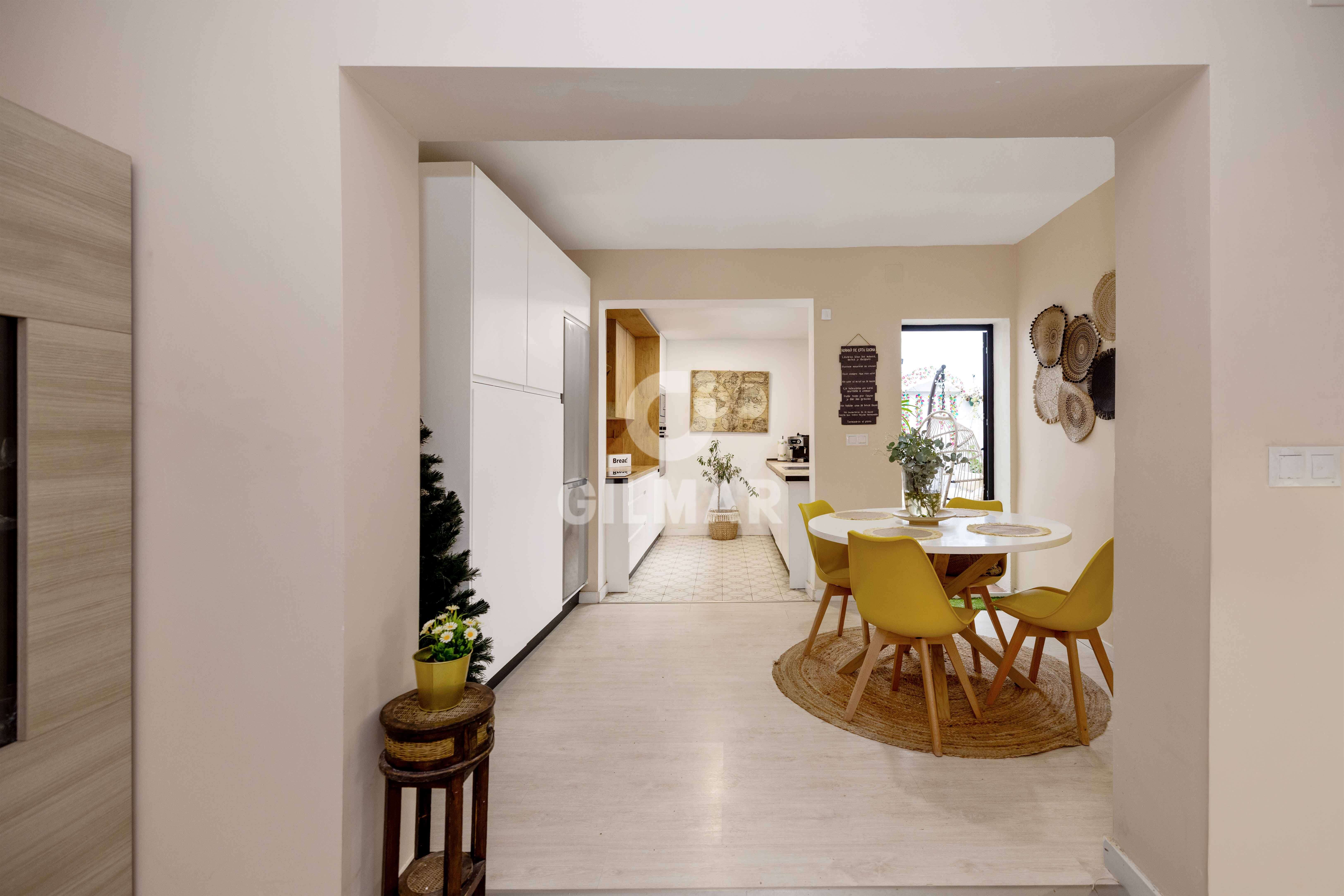 Menjador de Casa adosada en venda en Benalmádena amb Calefacció i Moblat